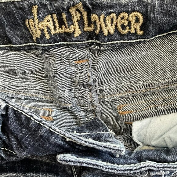 WALLFLOWER JEAN SHORTS - Picture 4 of 6